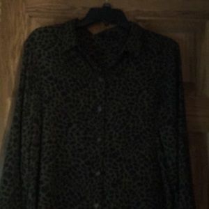 Women’s green and black animal print blouse. Nice!